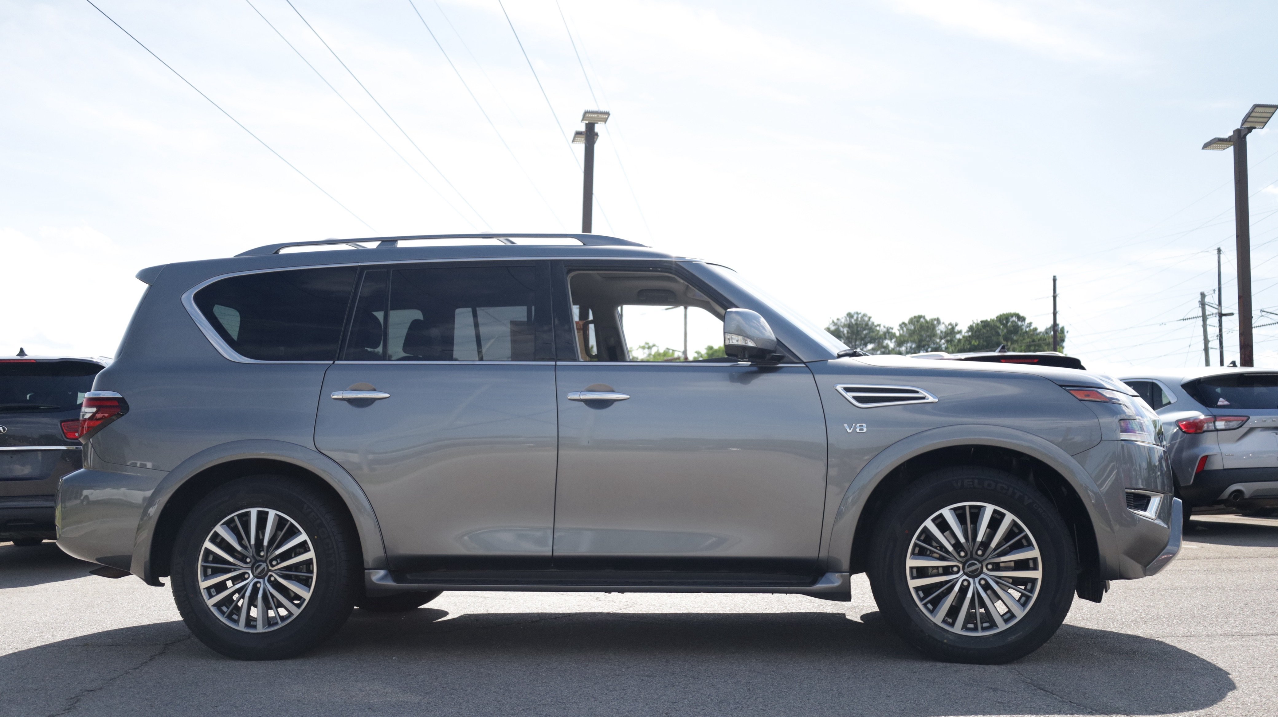 Used 2021 Nissan Armada SL w/ Captain's Chairs Package AWD/4WD image 5