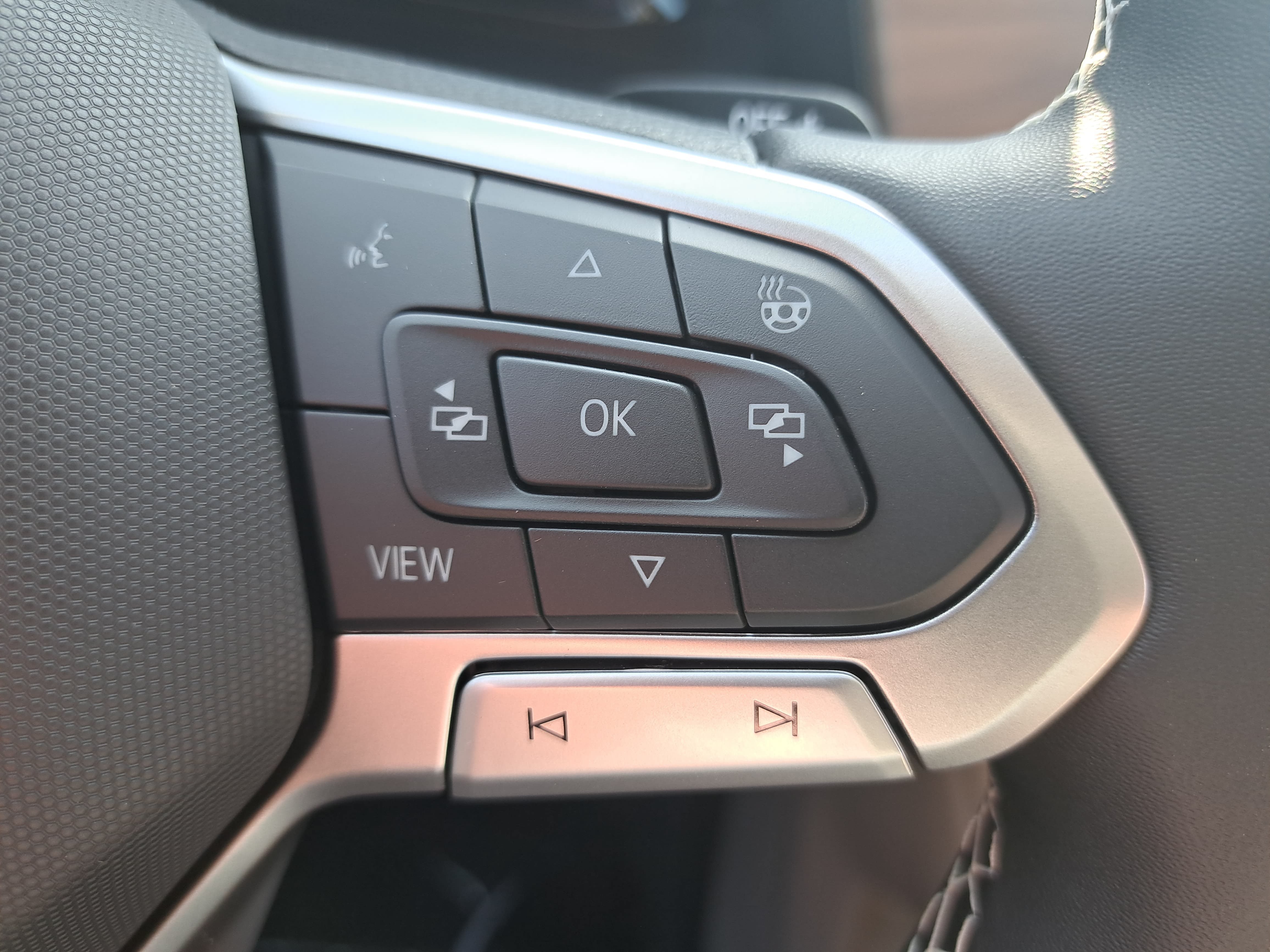 New 2026 Volkswagen Atlas SE FWD image 19