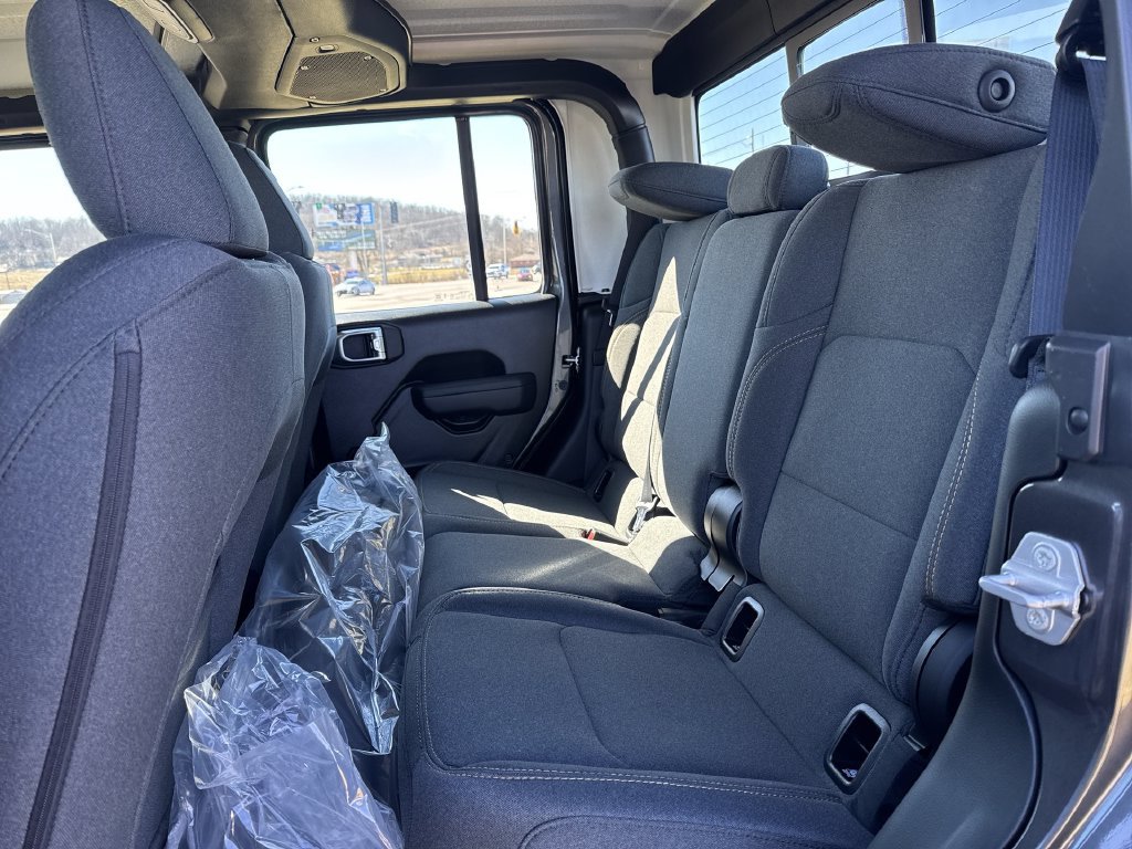 New 2026 Jeep Gladiator Sport AWD/4WD image 21