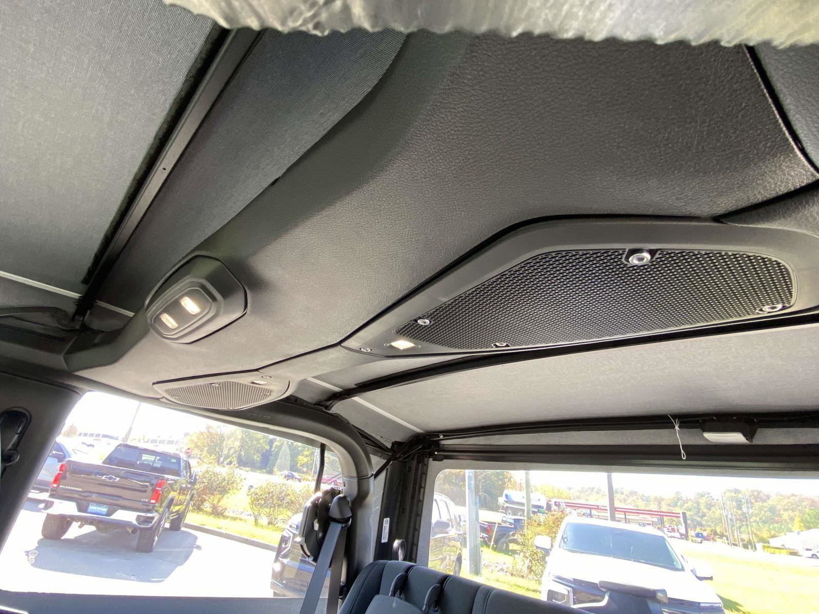 Used 2025 Jeep Wrangler Sport image 5