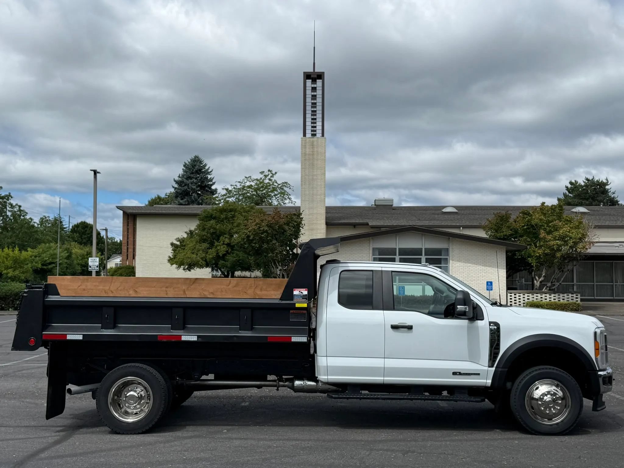 Used 2023 Ford F450 XL RWD image 7