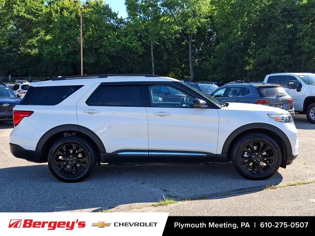 Used 2024 Ford Explorer XLT w/ Equipment Group 202A AWD/4WD image 9