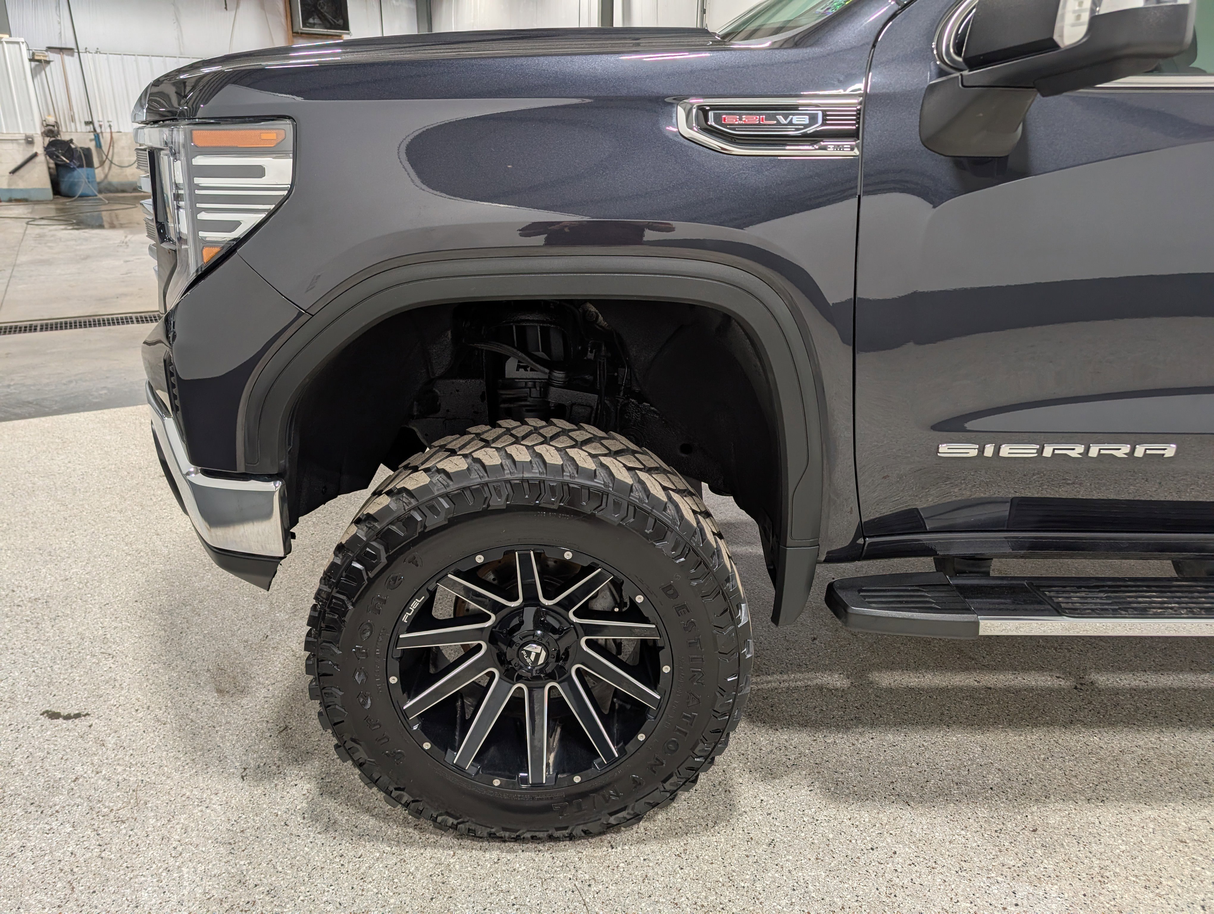 Used 2022 GMC Sierra 1500 SLT AWD/4WD image 9