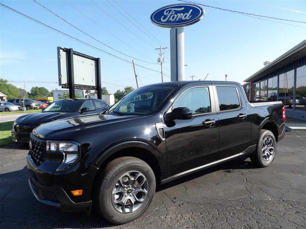 New 2025 Ford Maverick XLT w/ XLT Luxury Package image 3