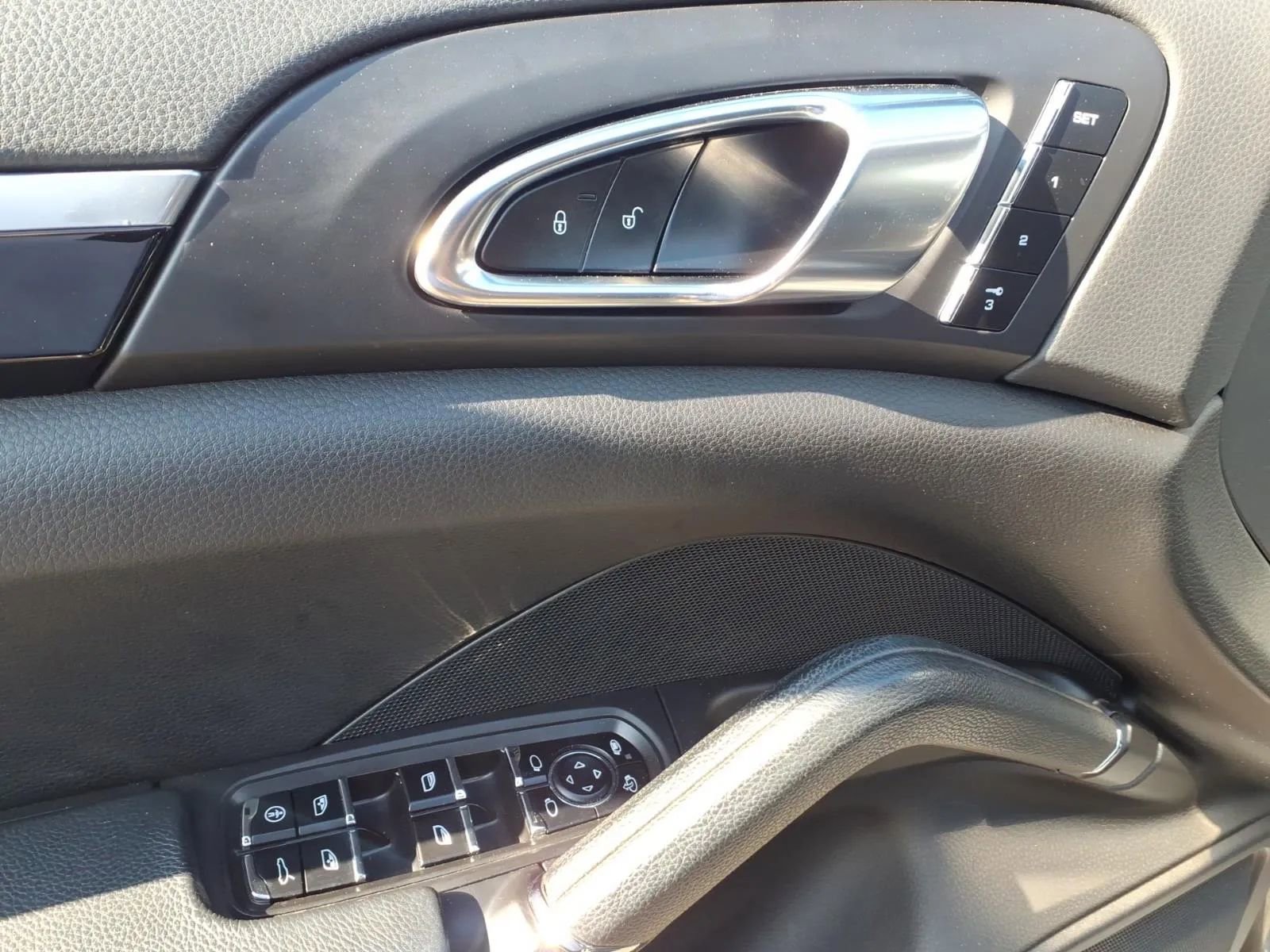 Used 2014 Porsche Cayenne S AWD/4WD image 25