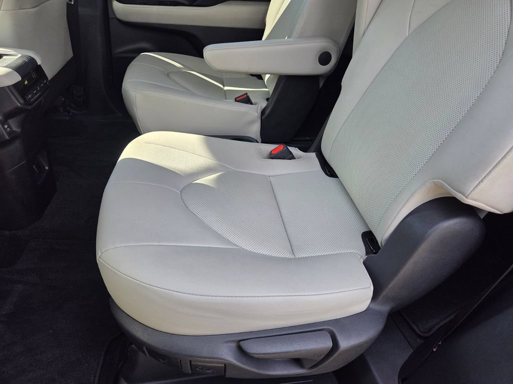 Used 2024 Toyota Grand Highlander FWD image 22