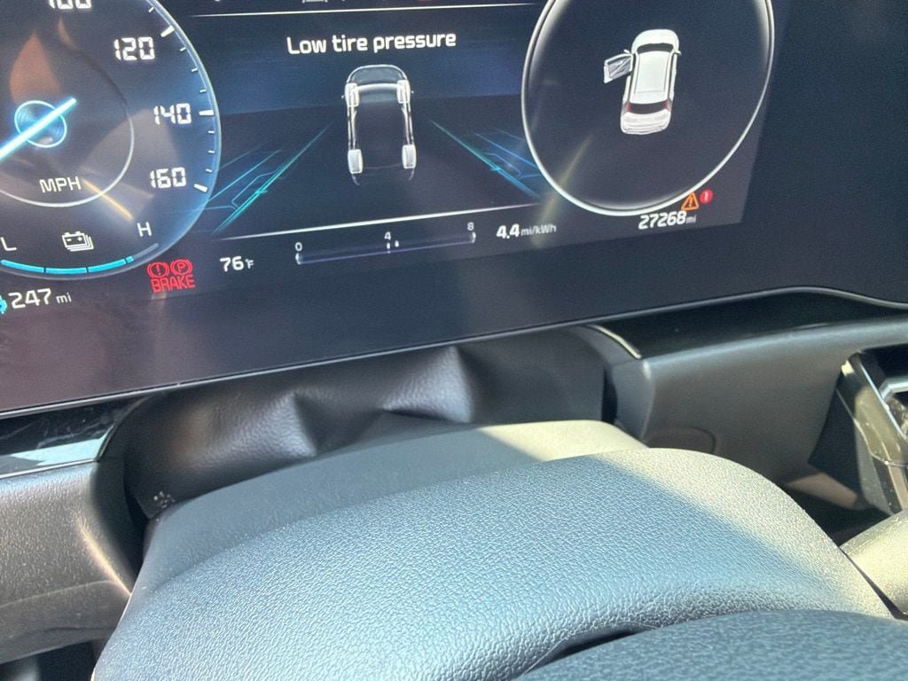Certified 2023 Kia Niro Wind w/ Wind Preserve Package FWD image 17