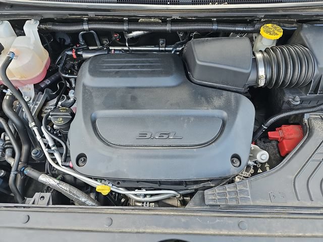 Used 2023 Chrysler Pacifica Limited w/ Uconnect Theater Family Group AWD/4WD image 37