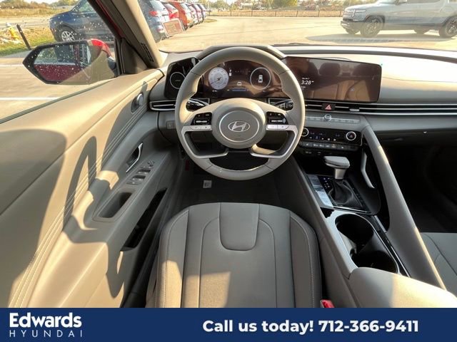 New 2025 Hyundai Elantra SEL image 11