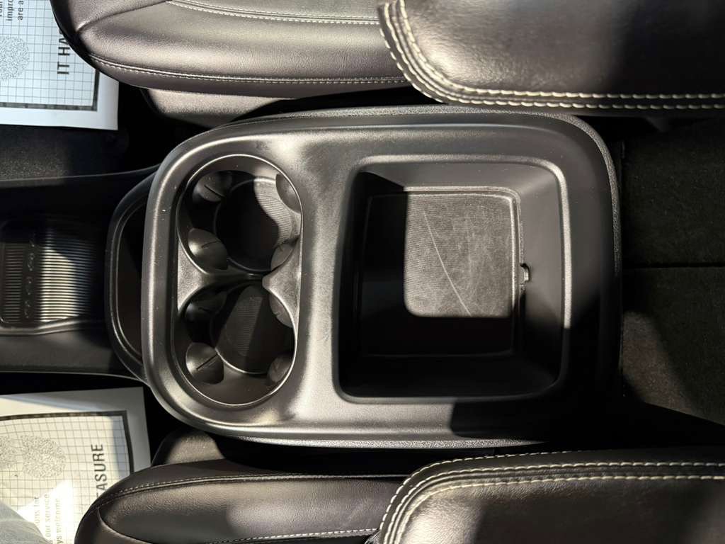 Used 2025 Chrysler Pacifica Select image 18