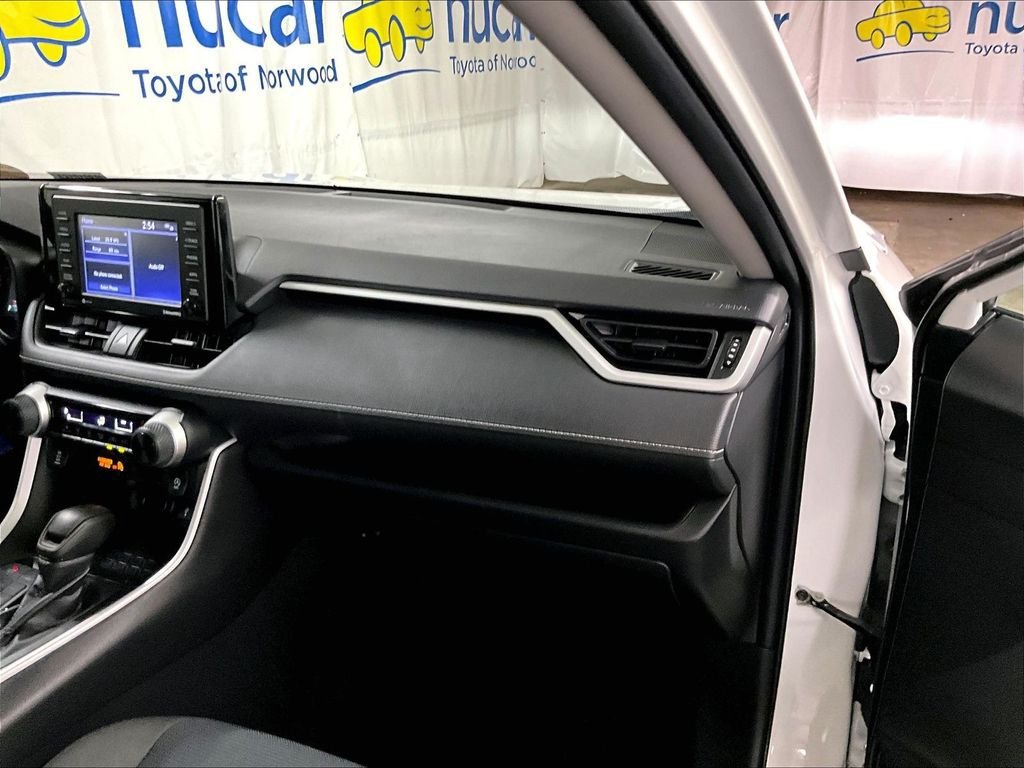 Certified 2022 Toyota RAV4 LE AWD/4WD image 13