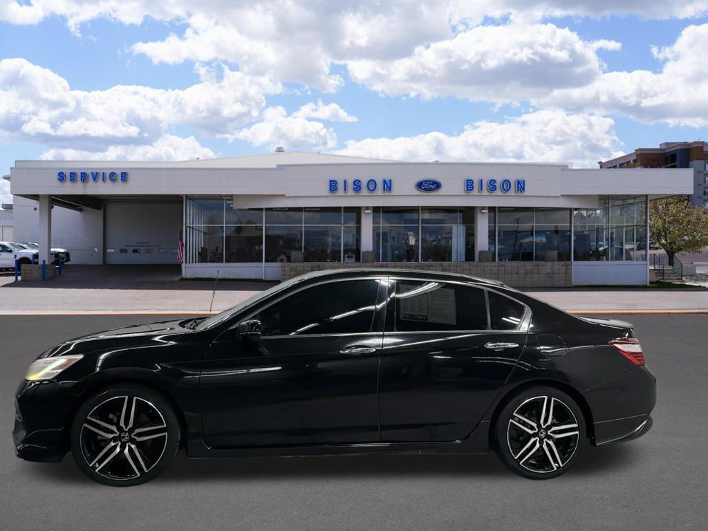 Used 2017 Honda Accord Touring image 6