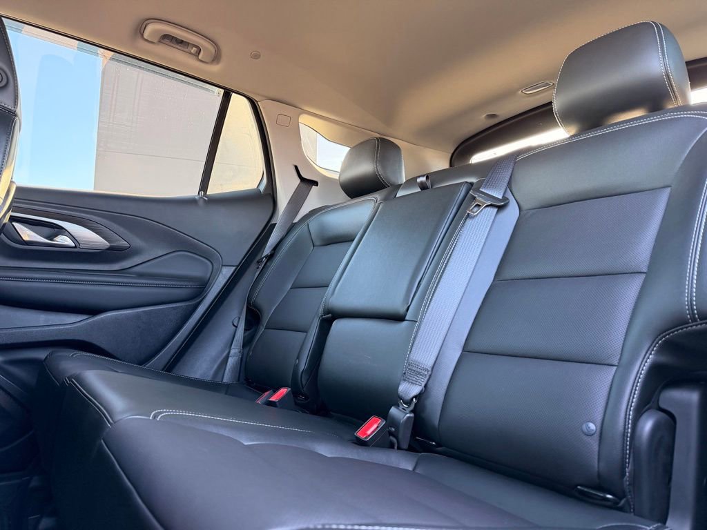 Used 2024 GMC Terrain SLT image 31