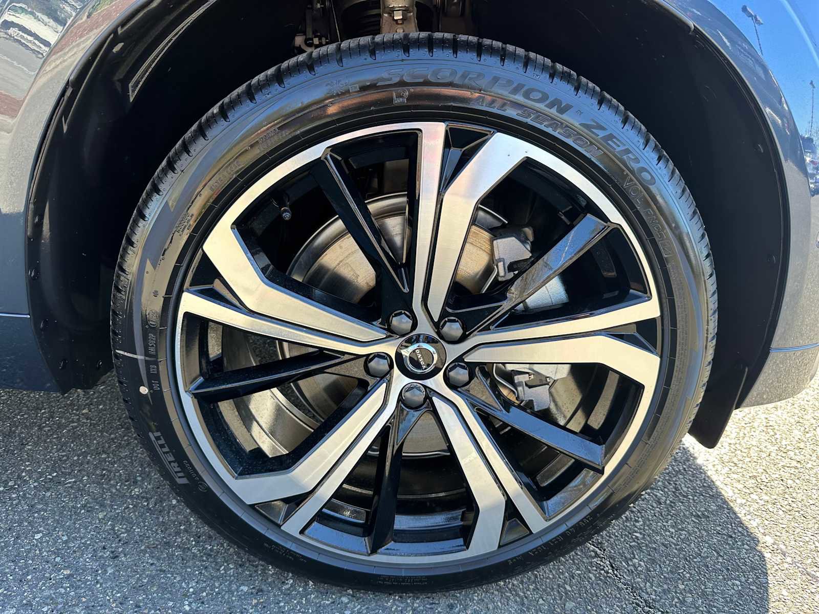 New 2025 Volvo XC60 B5 Ultra w/ Protection Package Premier image 9