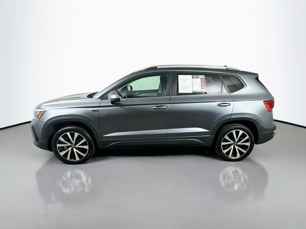 Used 2024 Volkswagen Taos SE FWD image 5