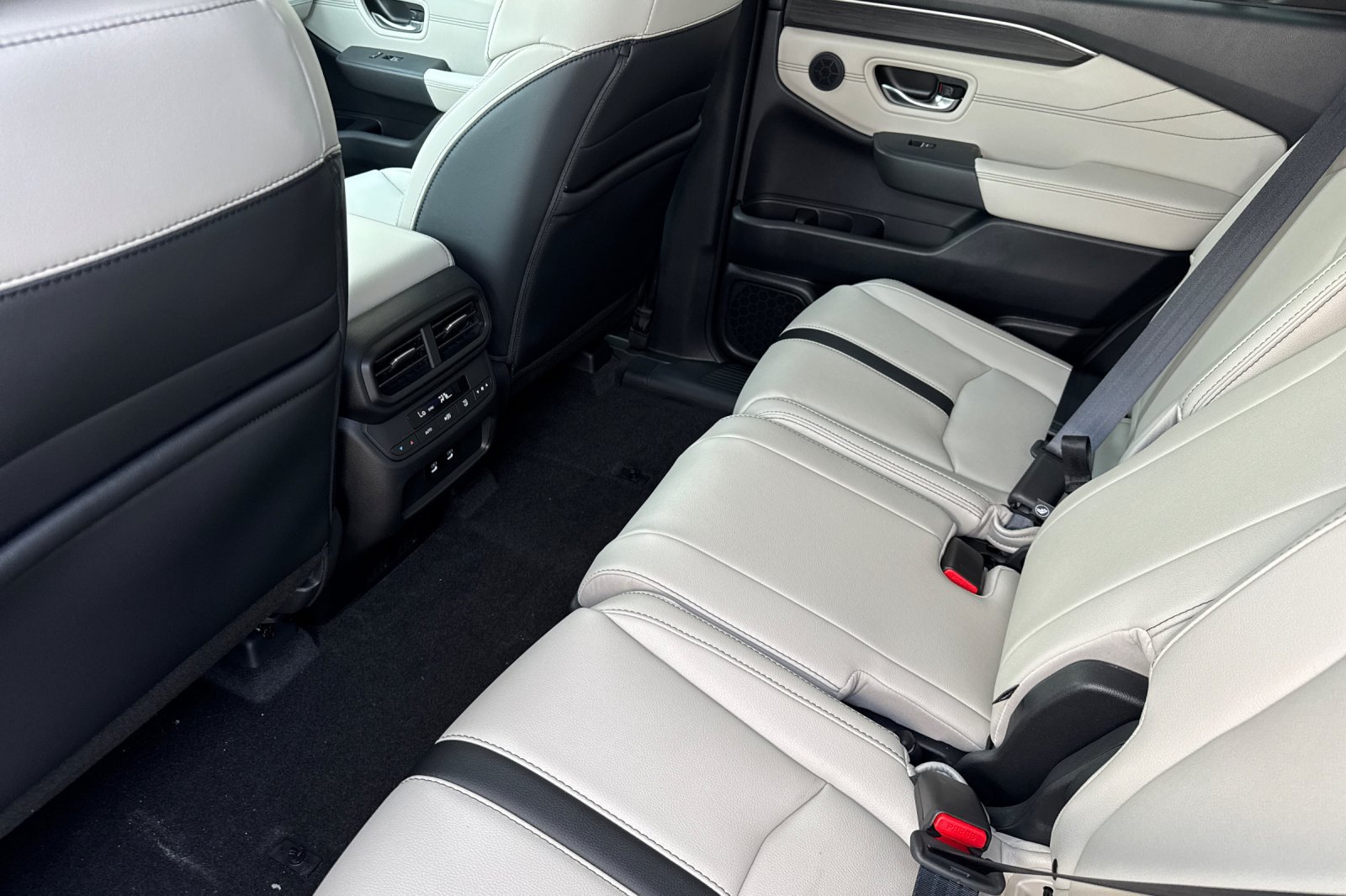 New 2026 Honda Pilot Touring image 12