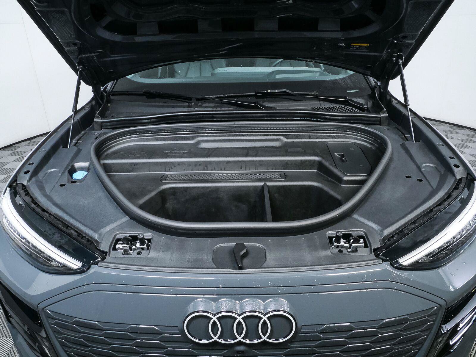 Used 2025 Audi Q6 e-tron Premium Plus w/ Premium Plus AWD/4WD image 35