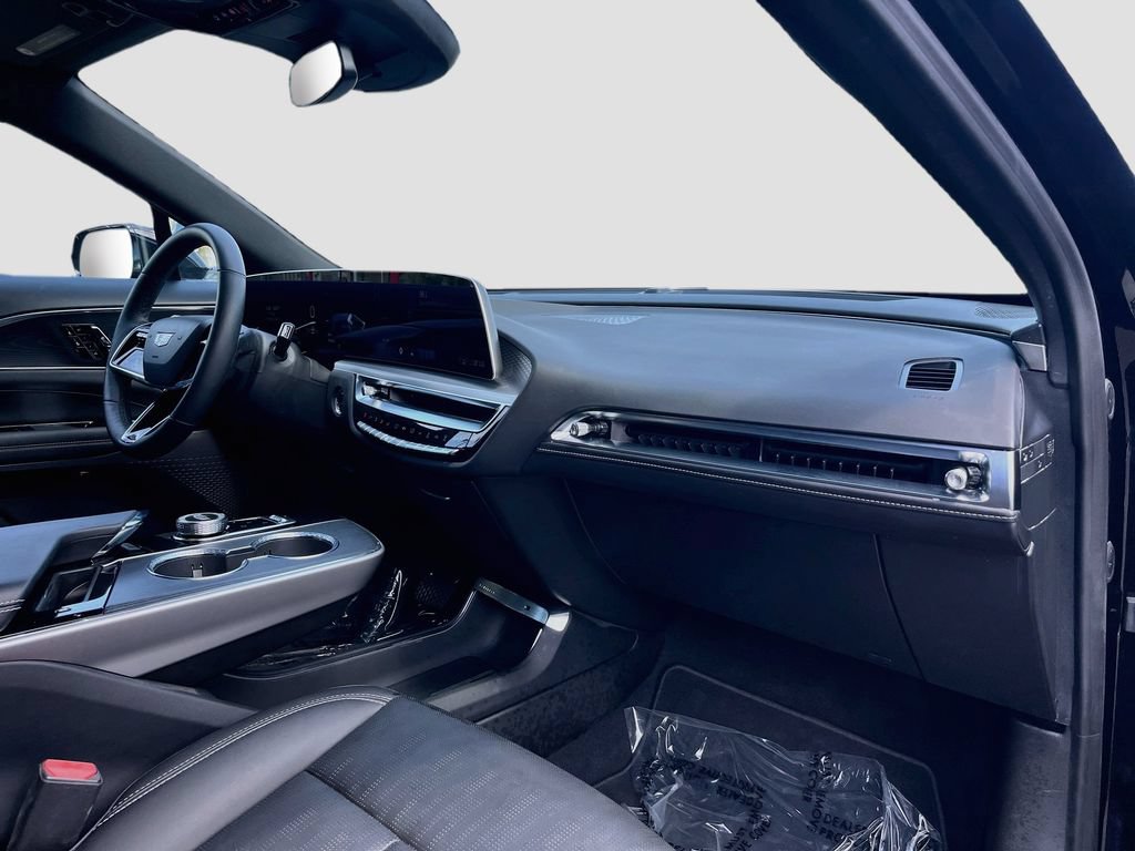 Used 2025 Cadillac Lyriq Luxury AWD/4WD image 31