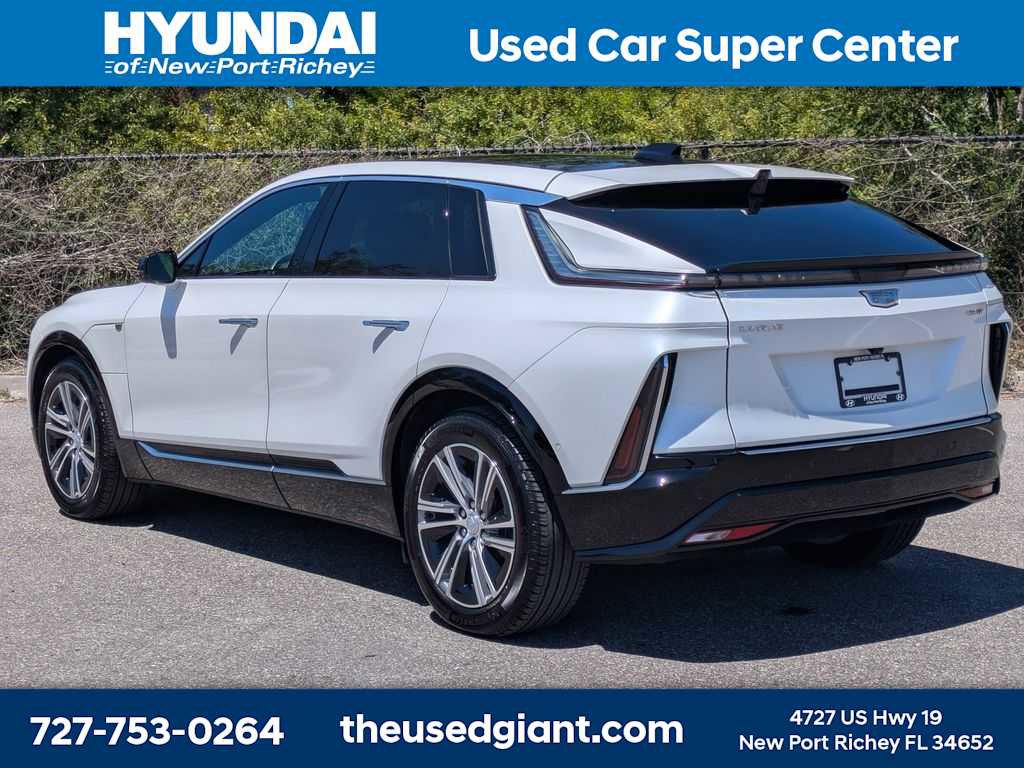 Used 2024 Cadillac Lyriq Luxury RWD image 3