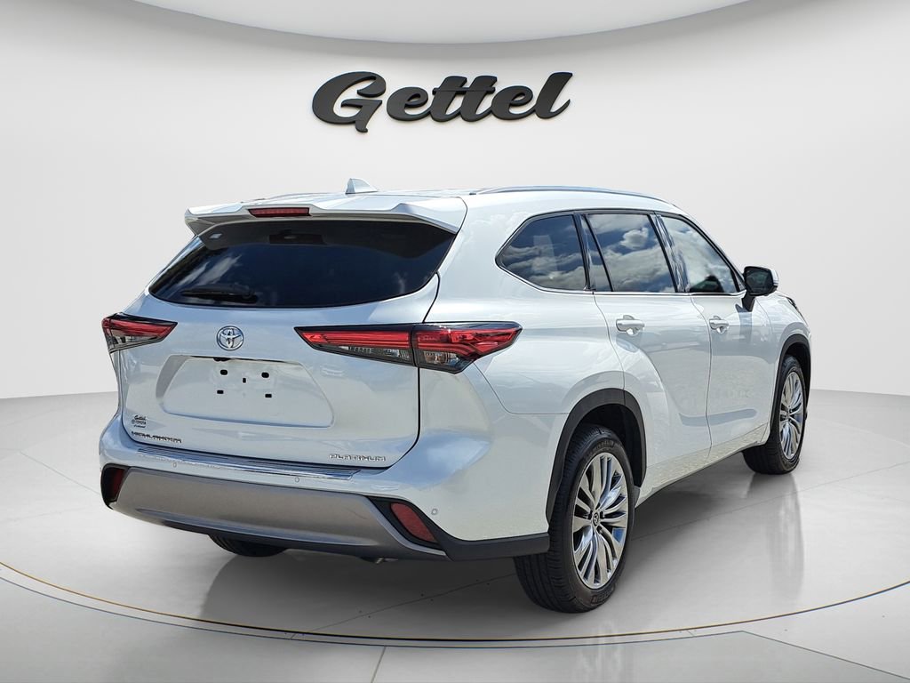 Used 2023 Toyota Highlander Platinum image 4