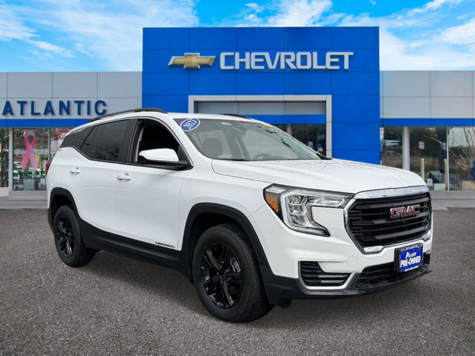 Certified 2023 GMC Terrain SLE w/ Driver Convenience Package AWD/4WD image 2