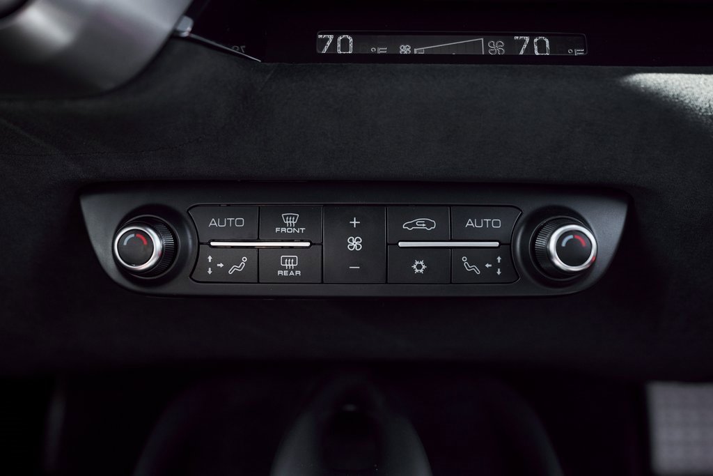 Used 2018 Ferrari 812 Superfast image 69