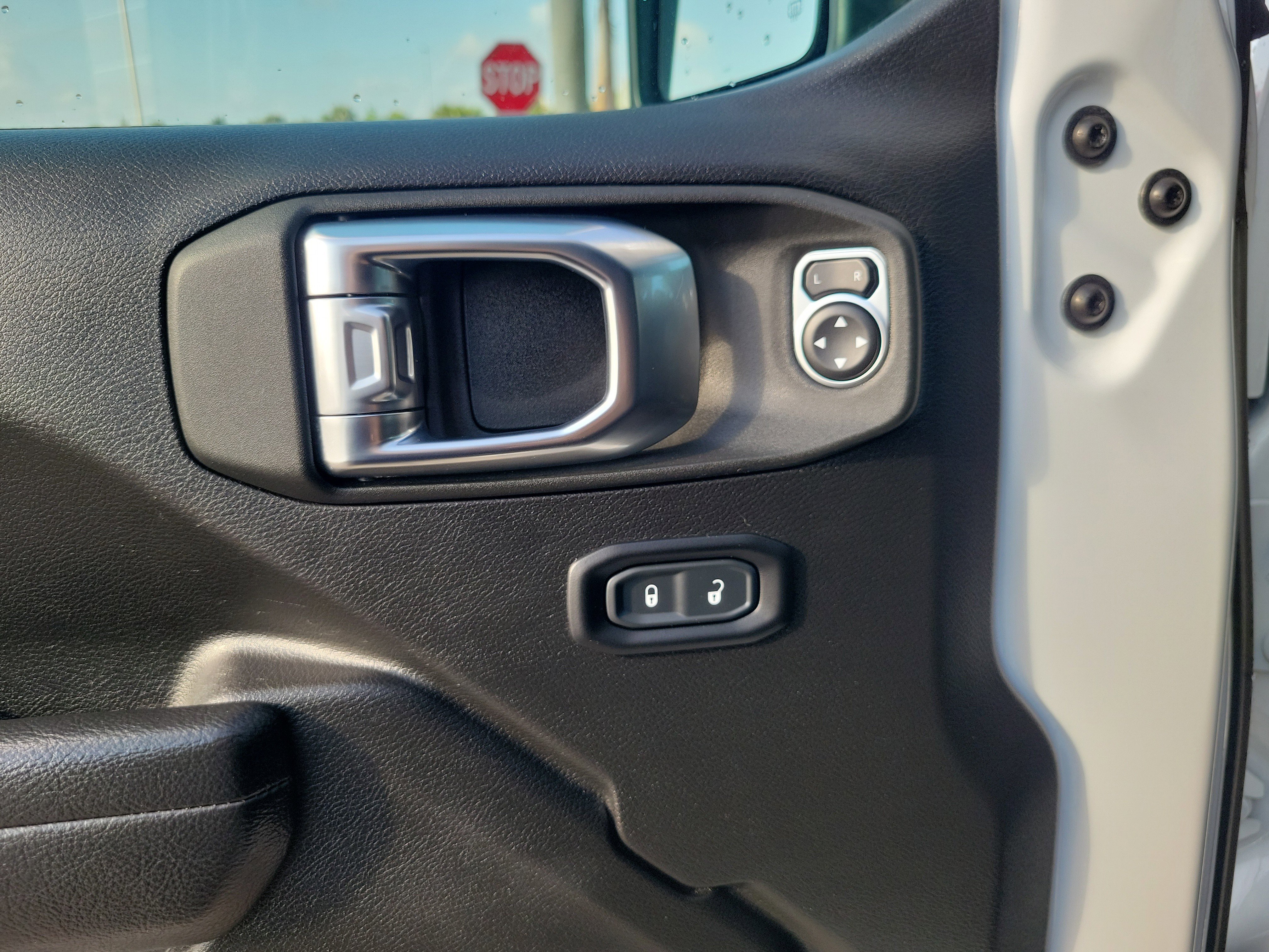 Used 2023 Jeep Wrangler Unlimited w/ Sun & Screen Package image 24