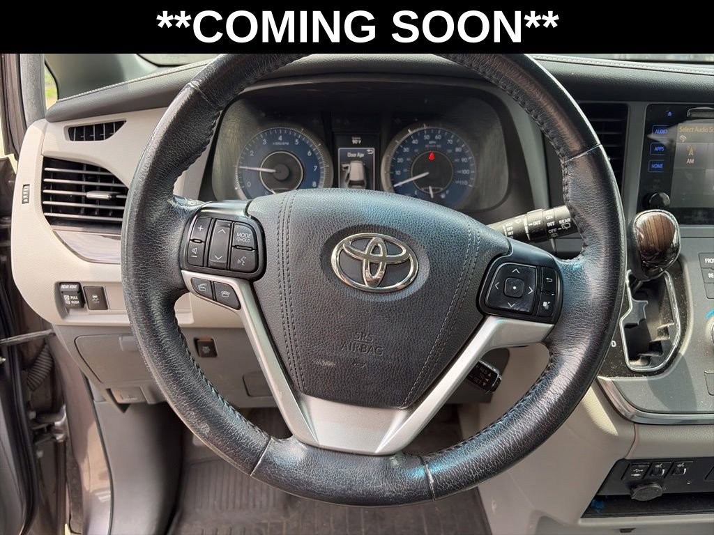 Used 2017 Toyota Sienna XLE FWD image 12