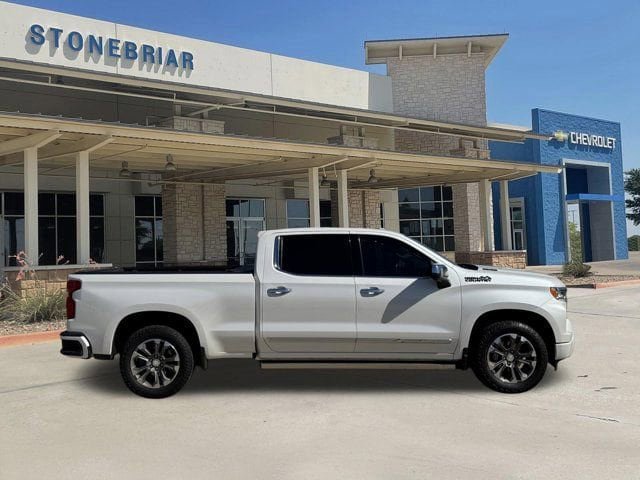 Used 2023 Chevrolet Silverado 1500 High Country w/ Technology Package AWD/4WD image 4