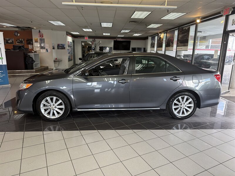 Used 2012 Toyota Camry XLE w/ Convenience Pkg FWD image 2