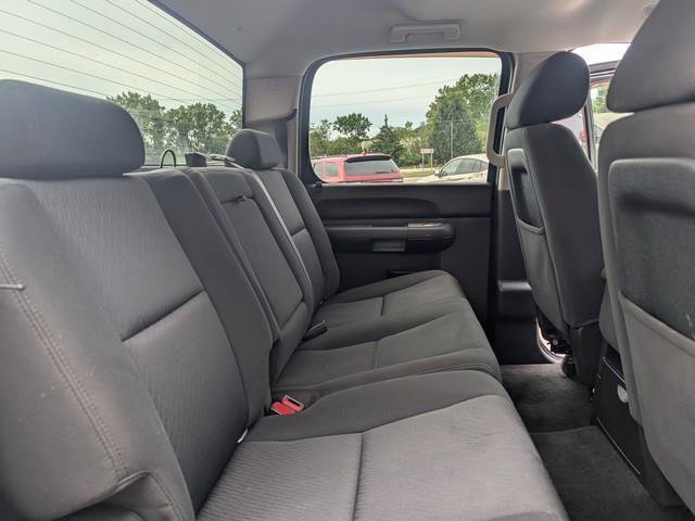 Used 2011 Chevrolet Silverado 2500 LT w/ Interior Plus Package AWD/4WD image 21