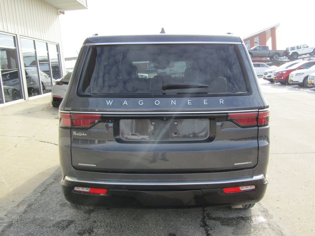 Used 2022 Jeep Wagoneer Series III w/ Flexible Seating Group image 4