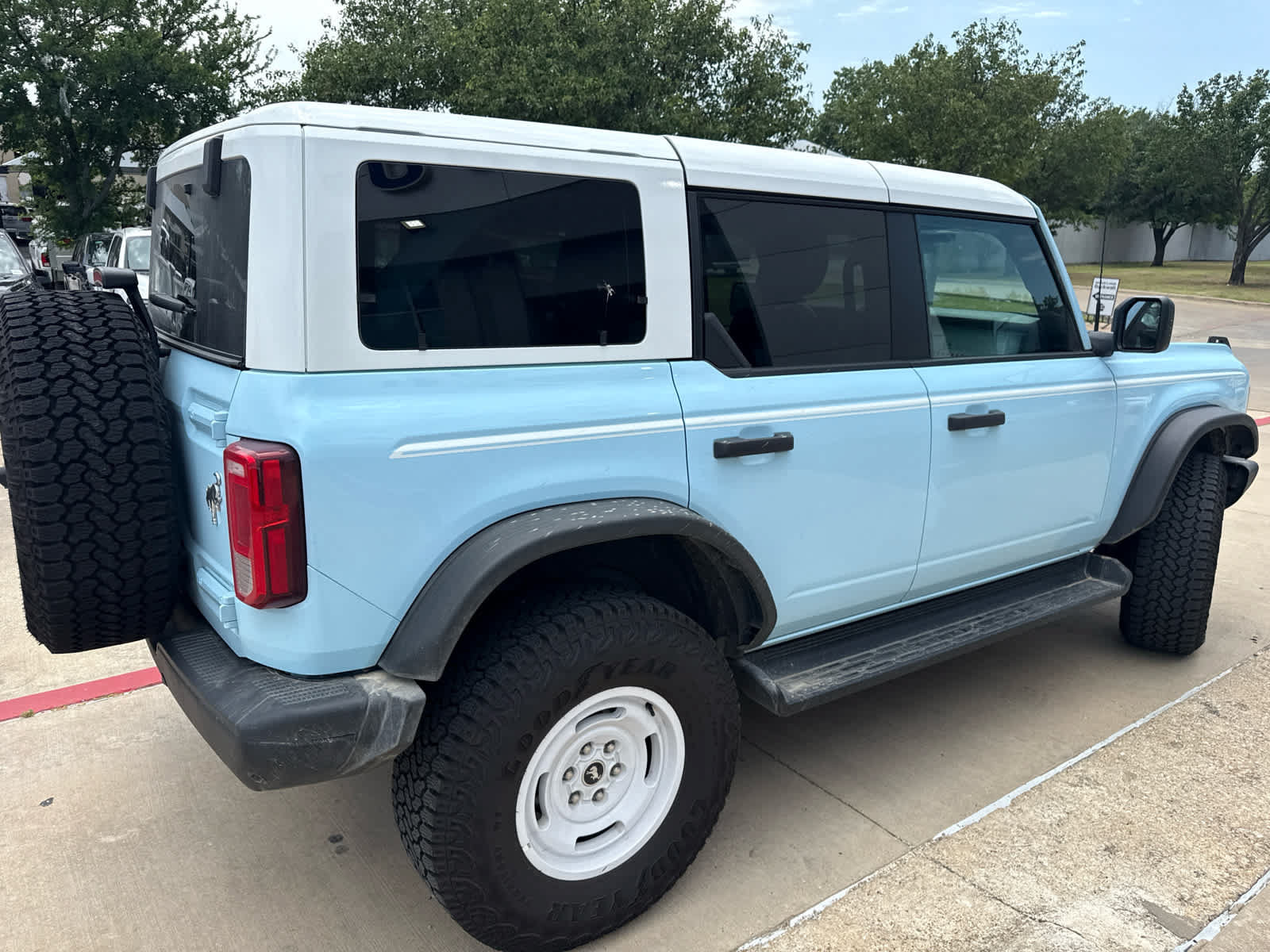 Used 2025 Ford Bronco Heritage Edition AWD/4WD image 9