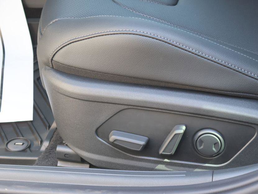 New 2026 Hyundai Elantra Limited image 25
