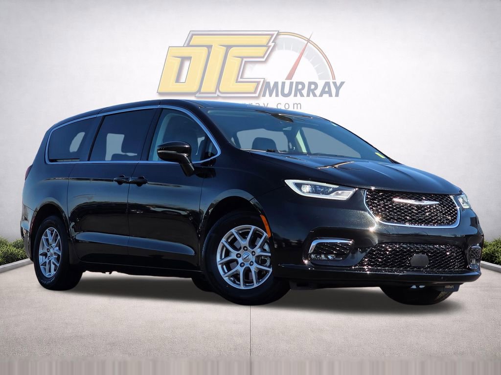 Used 2024 Chrysler Pacifica Touring-L FWD image 37