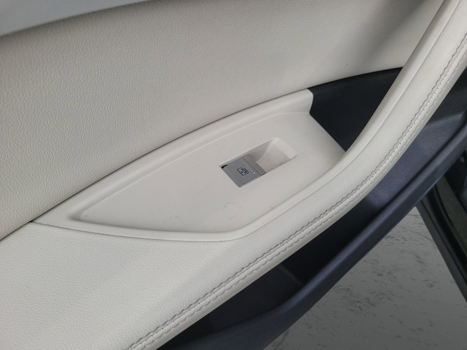 Used 2024 Audi Q8 e-tron Premium Plus w/ Premium Plus Package image 17