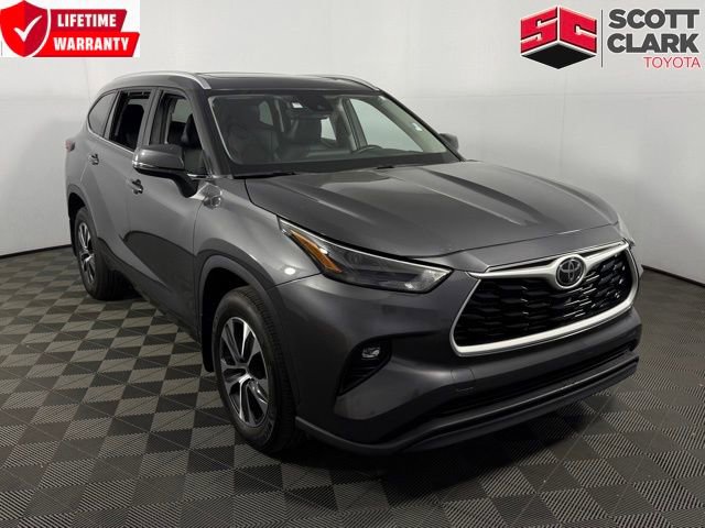 Used 2024 Toyota Highlander XLE image 1