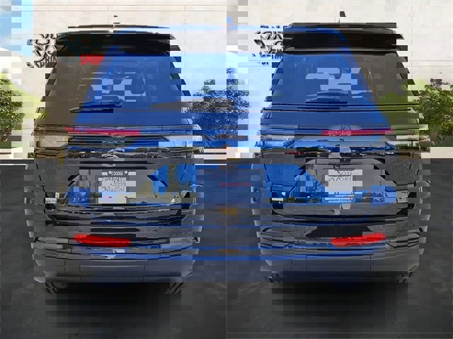 New 2025 Jeep Grand Cherokee Altitude image 4