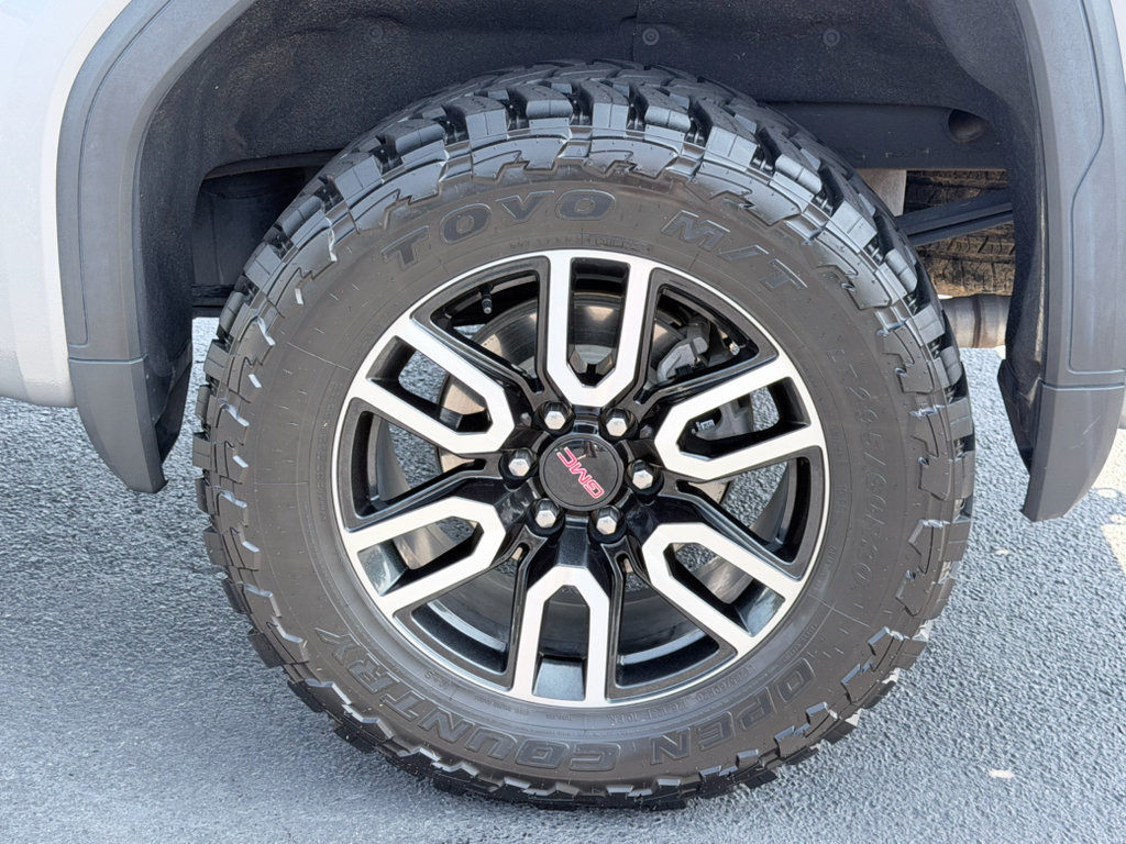 Used 2025 GMC Sierra 1500 AT4 w/ AT4 Premium Package AWD/4WD image 34