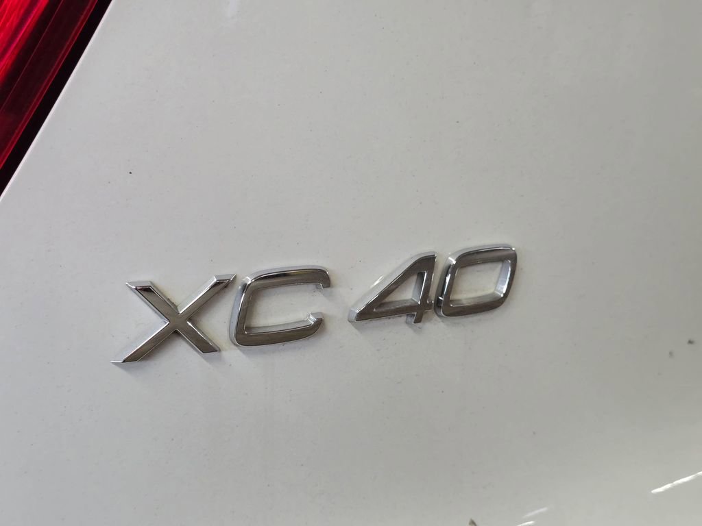 Certified 2024 Volvo XC40 B5 Plus w/ Protection Package Premier AWD/4WD image 14