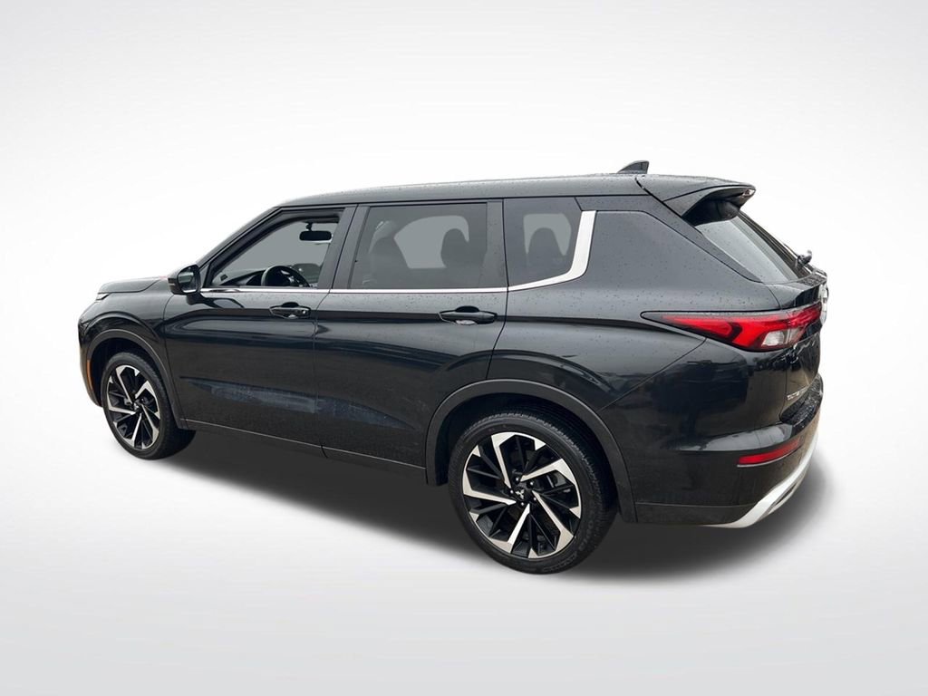 Used 2024 Mitsubishi Outlander SE image 50