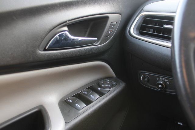 Used 2021 Chevrolet Equinox LT w/ Driver Convenience Package image 24