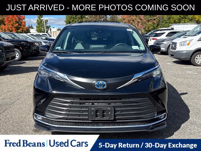 Used 2024 Toyota Sienna XLE w/ XLE Plus Package AWD/4WD image 2