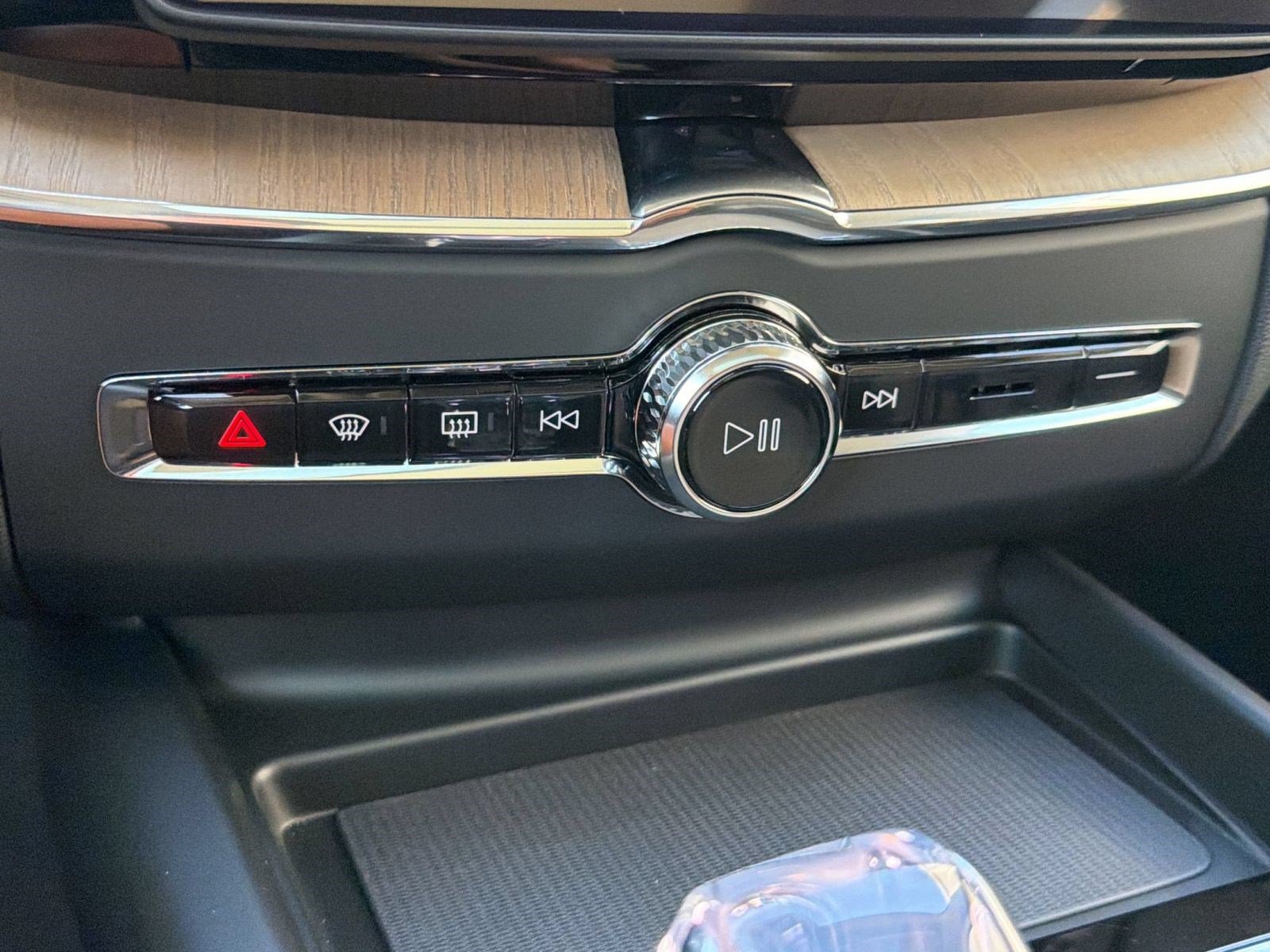 New 2026 Volvo XC60 B5 Plus w/ Climate Package AWD/4WD image 17