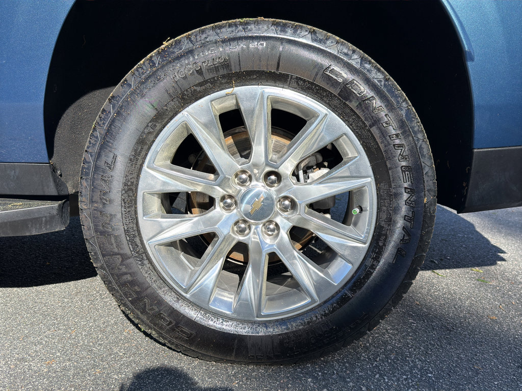 Used 2025 Chevrolet Suburban Premier image 35