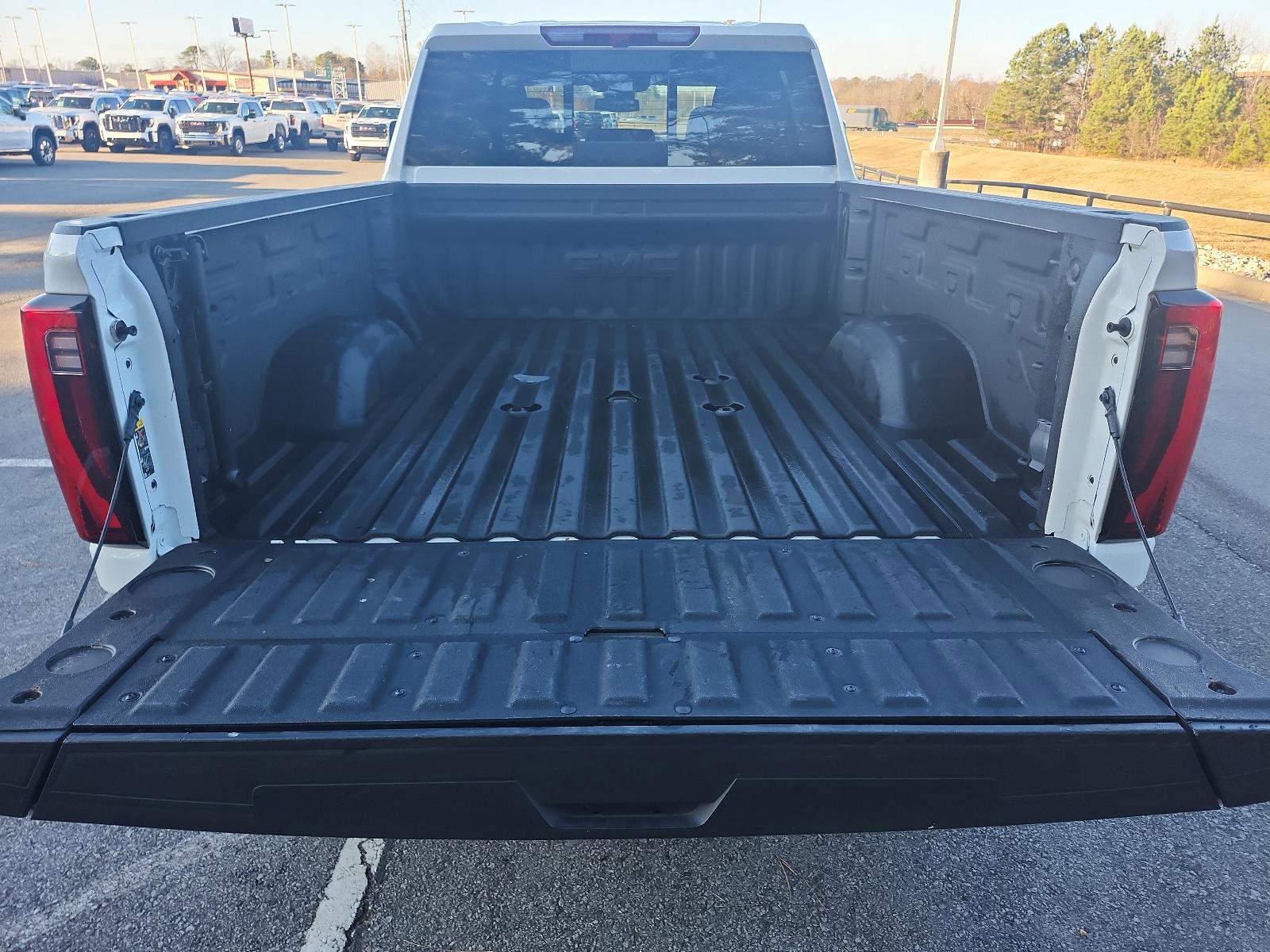 Used 2024 GMC Sierra 2500 SLT w/ SLT Premium Package image 4