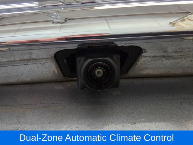 Used 2023 GMC Terrain SLE w/ Driver Convenience Package image 10