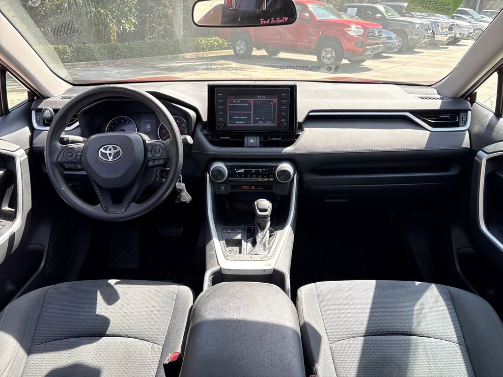 Used 2019 Toyota RAV4 LE image 7