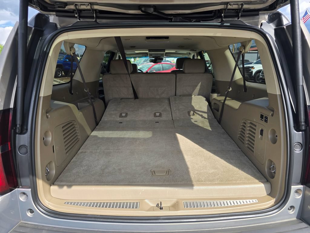 Used 2017 Chevrolet Suburban Premier AWD/4WD image 16