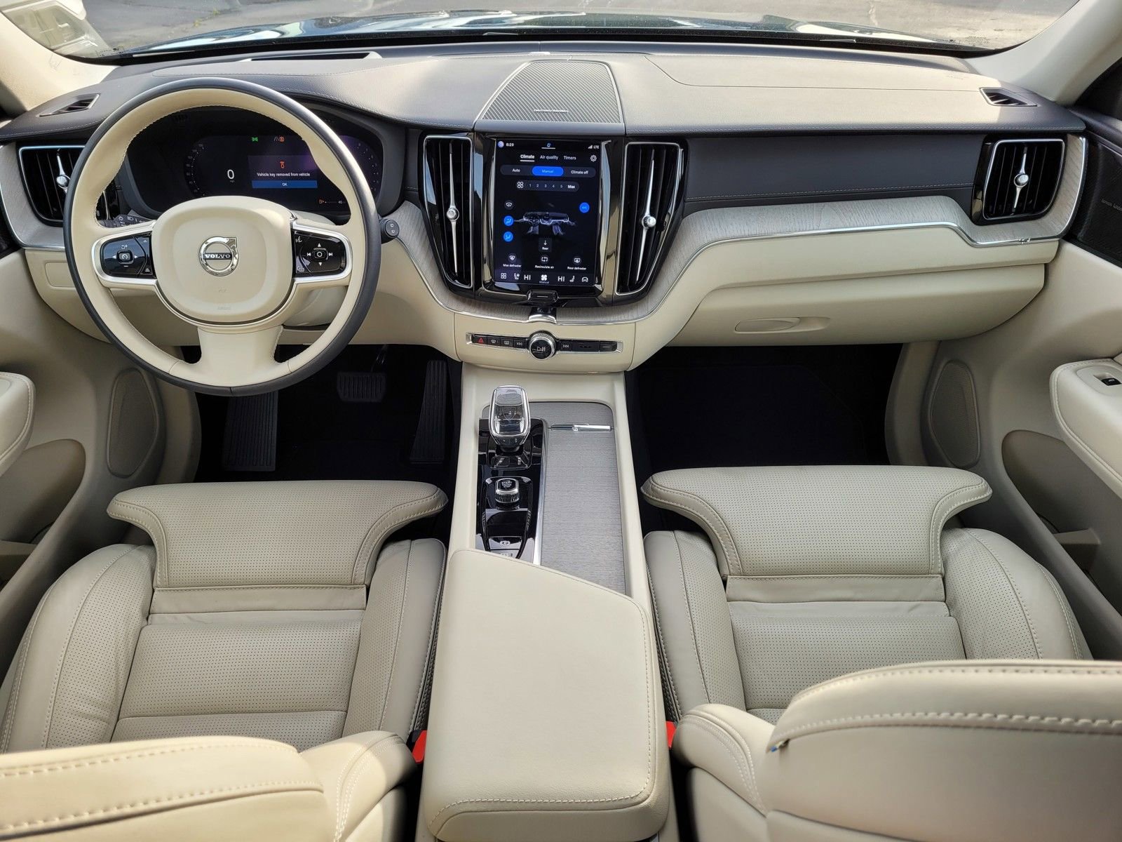 Certified 2023 Volvo XC60 B6 Ultimate w/ Climate Package image 12